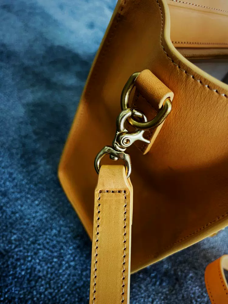 Cowhide zipper crossbody bag