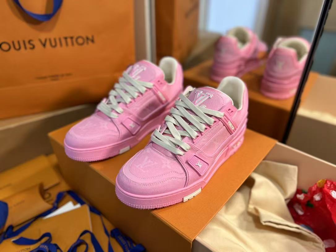 LV trainer sports shoes