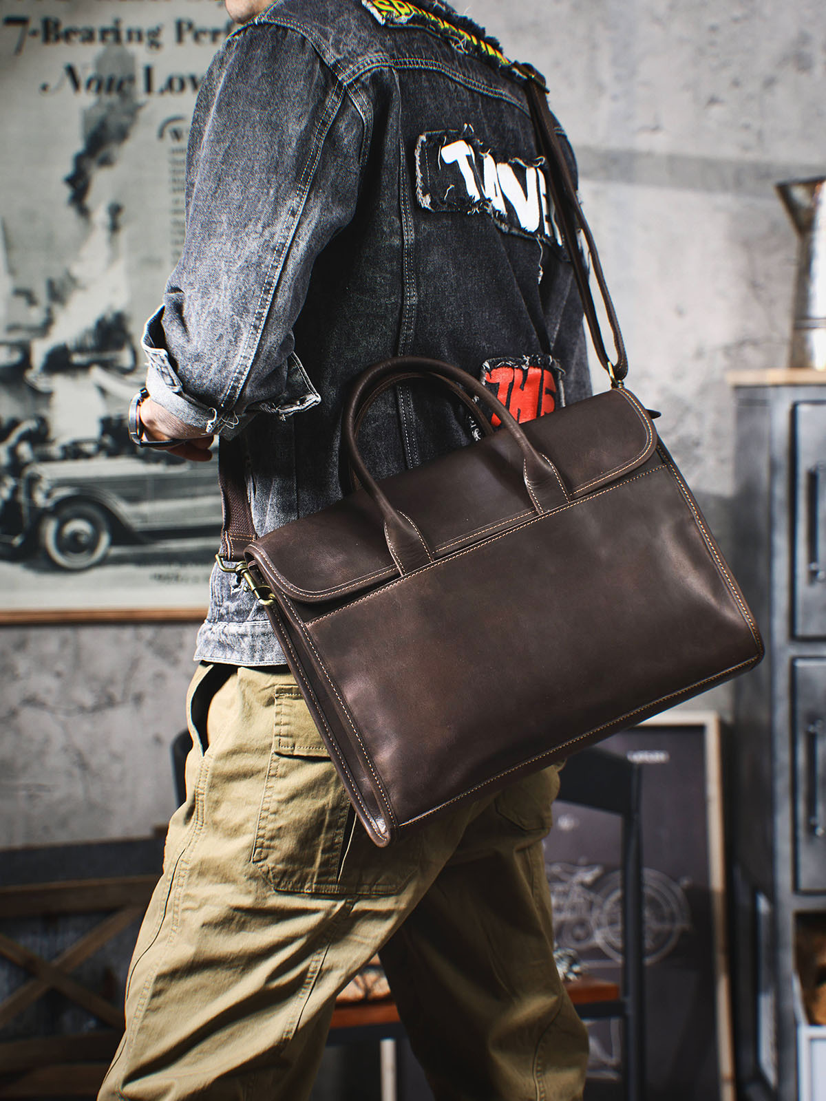 Vintage Full-Grain Leather Briefcase - Timeless Craftsmanship for the Modern Professional