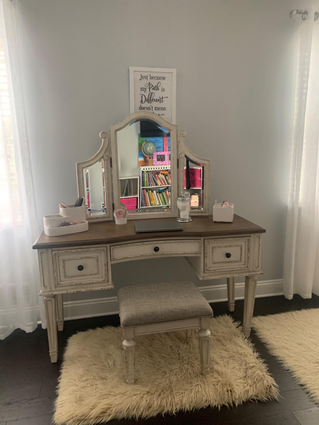 Traditional Cottage 3 Drawer Vanity Set with Dovetail