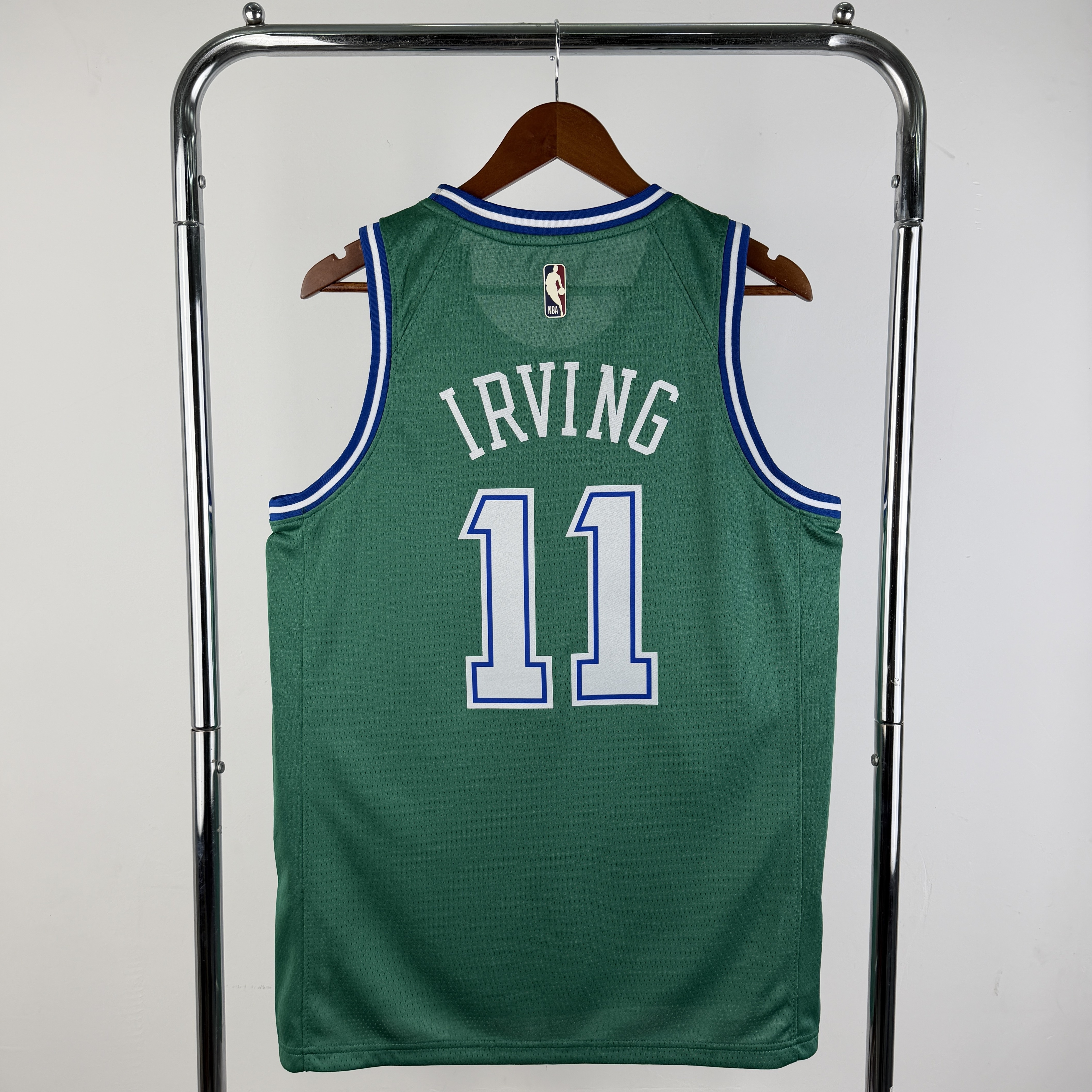 26 Season Mavericks Retro No.11
