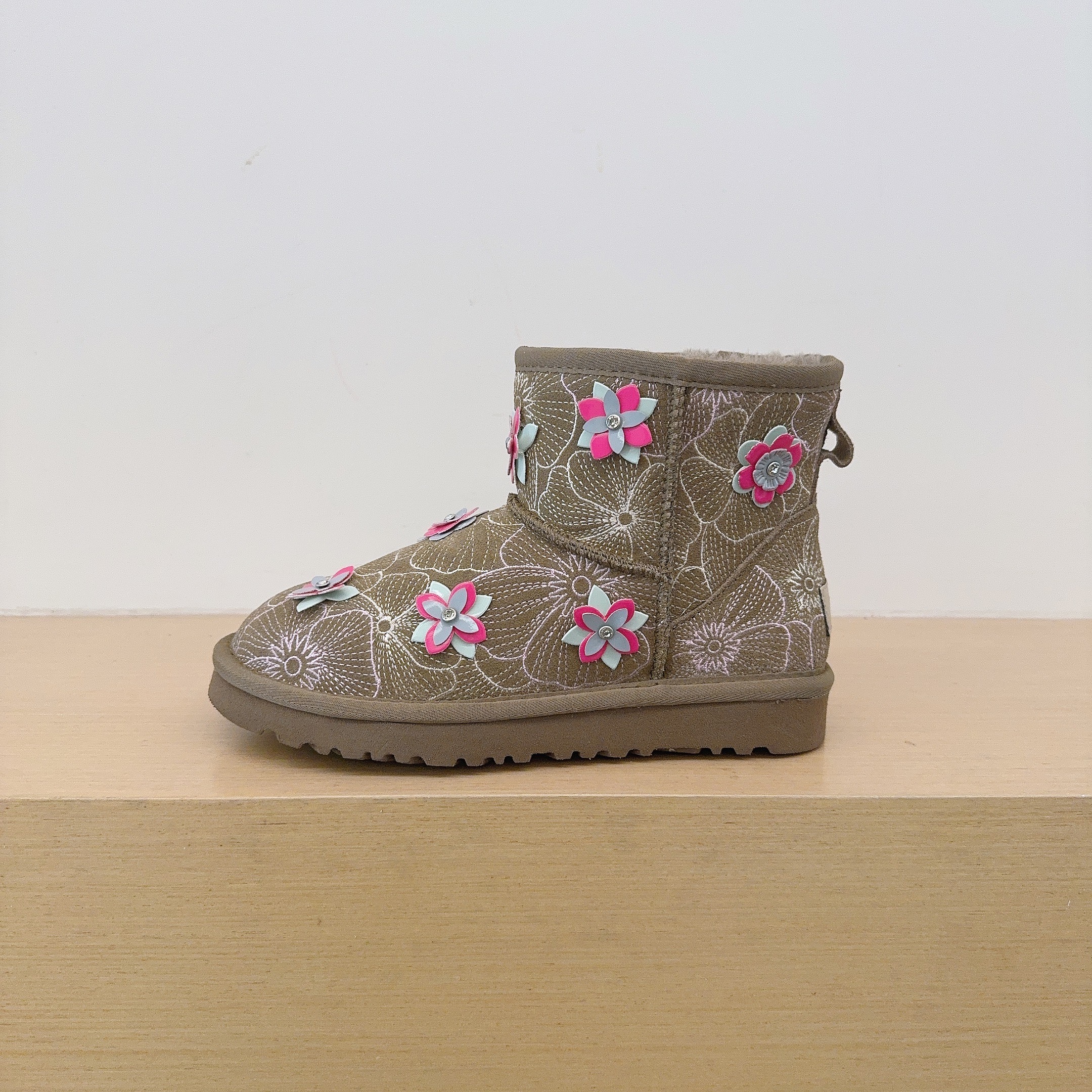 Floral Embroidered Low-Cut Boots 5854