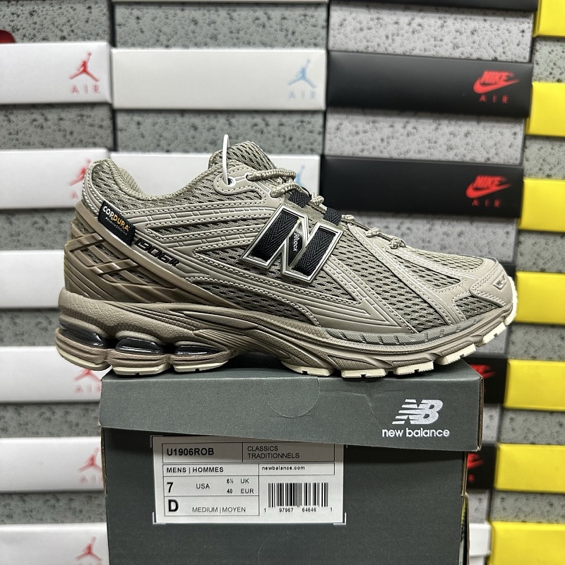 New Balance 1906 Sneakers