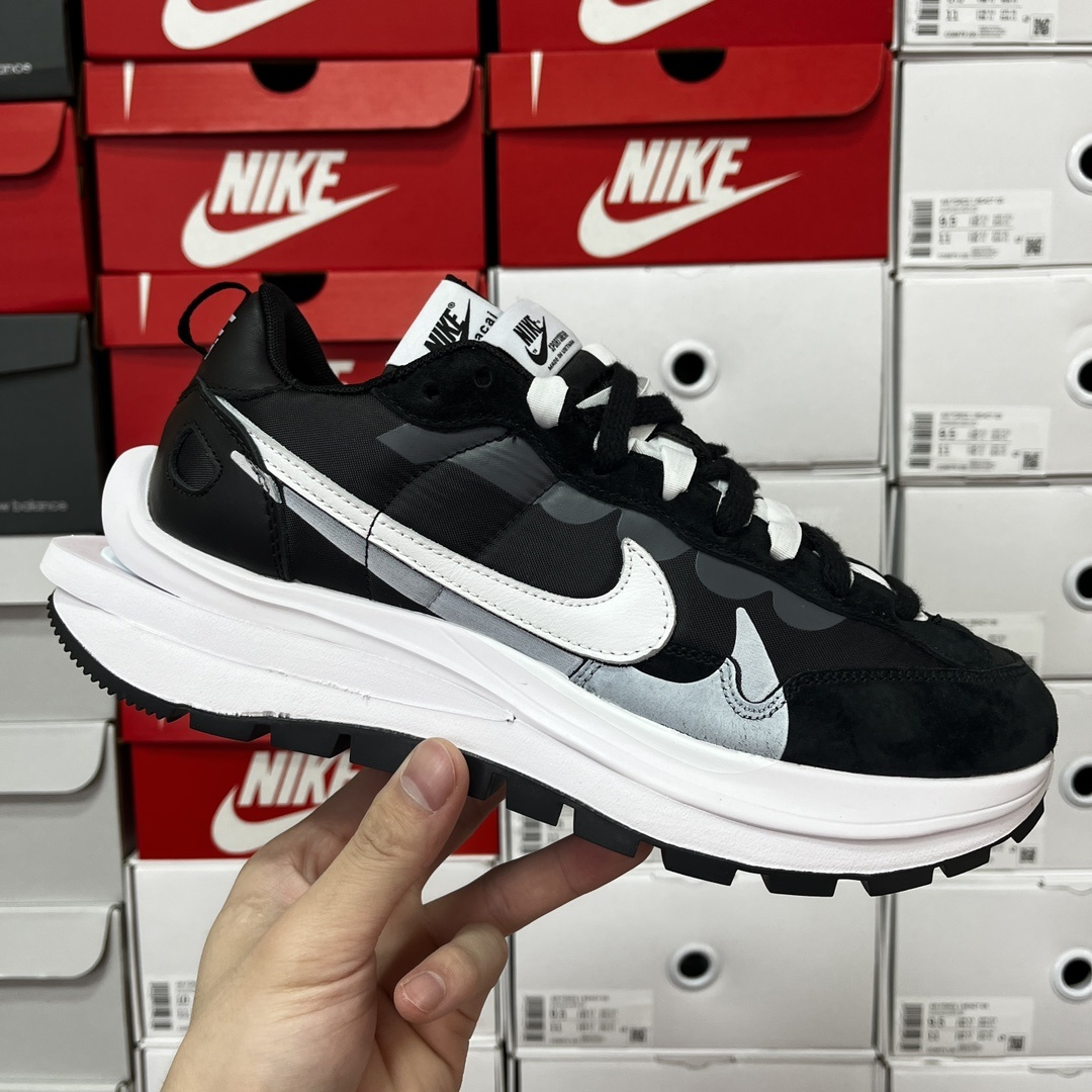 Nike x sacai Sneakers detail 3