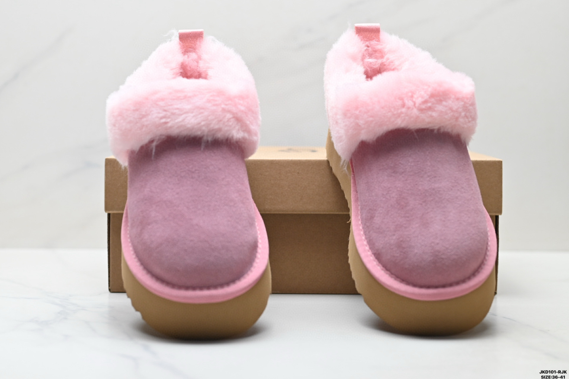 UGG Classic Clear Mini Detail 40