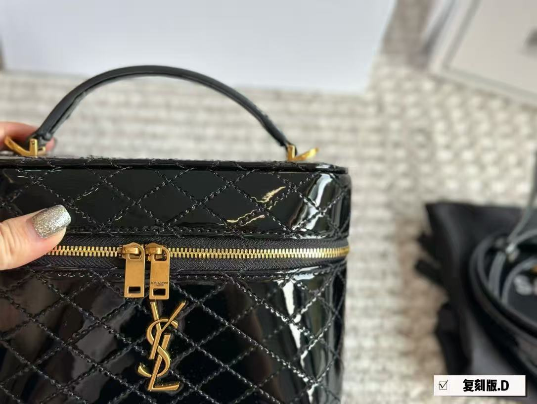 Gaby Vanity Case In Quilted Patent Leather
