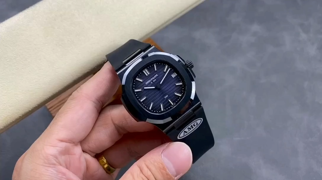 【Super Clone】Patek Philippe Nautilus Titanium Case Blue Dial 5711 40MM Watch