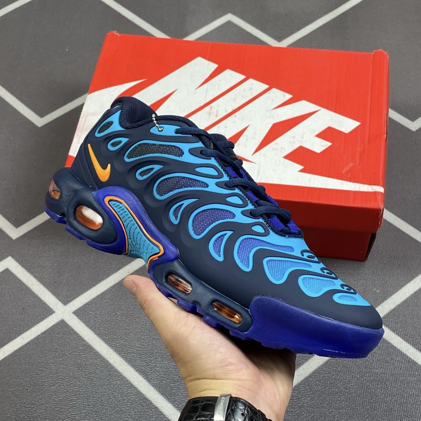 Air Max Plus Drift 11
