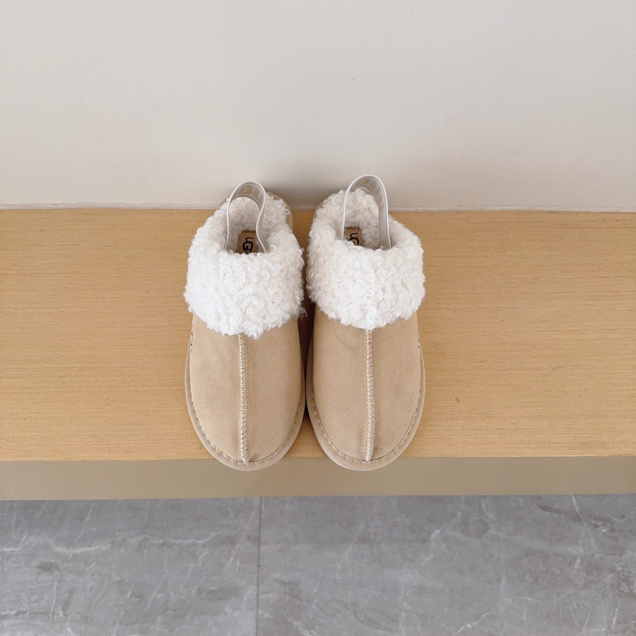 UGG Kids Curly Fleece Star Letter Slippers