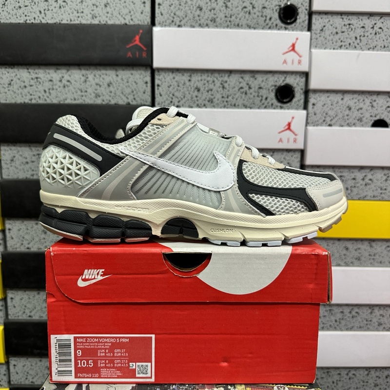 Nike Air Zoom Vomero 5 Sneakers