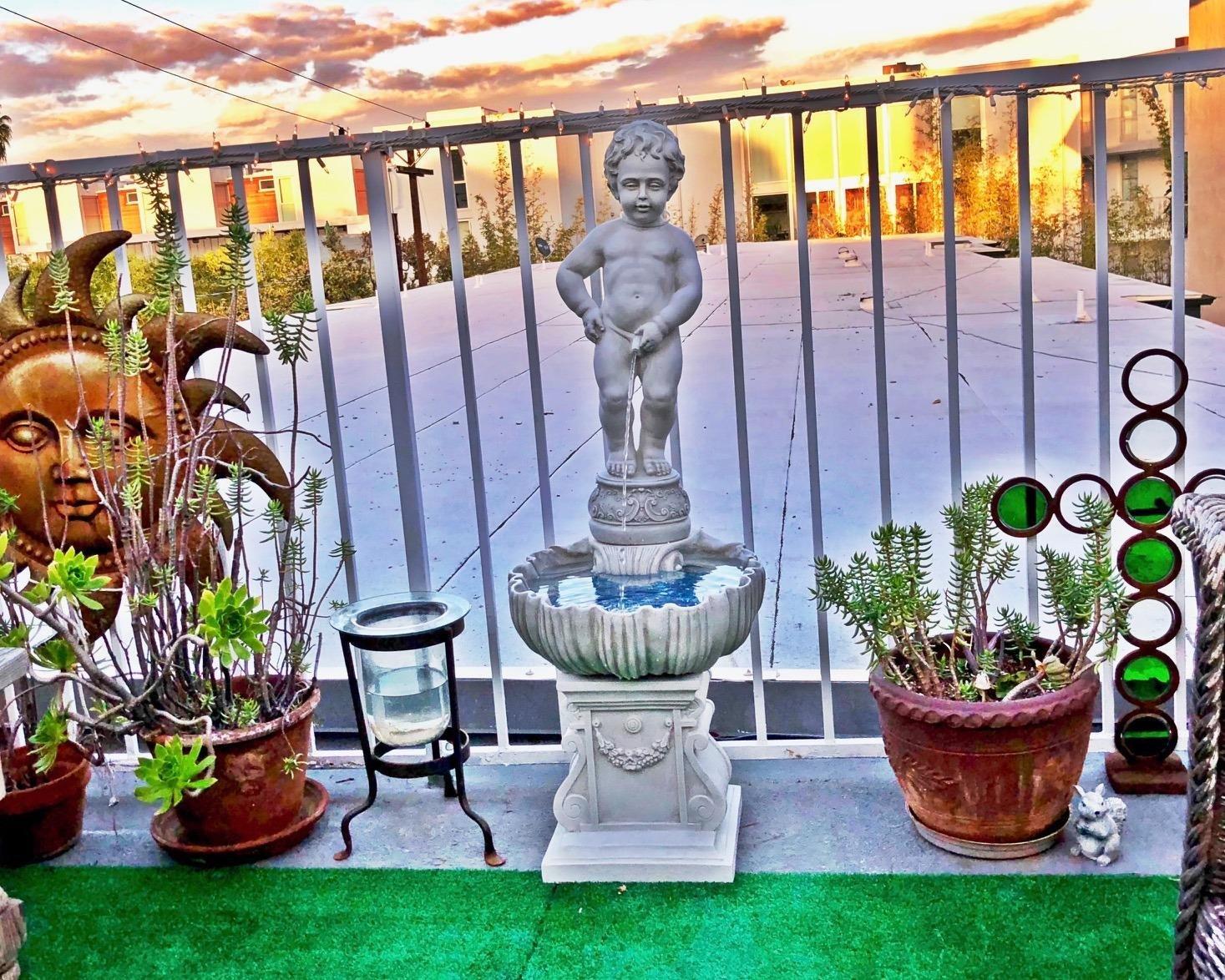 Complete Manneken Pis Peeing Boy Water Fountain Garden Decor