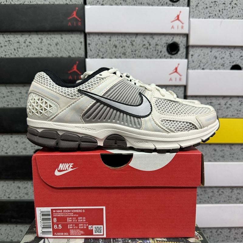 Nike Air Zoom Vomero 5 Sneakers