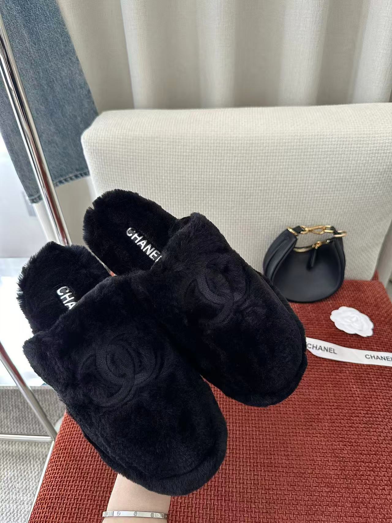 Chanel double C embroidered fur slippers