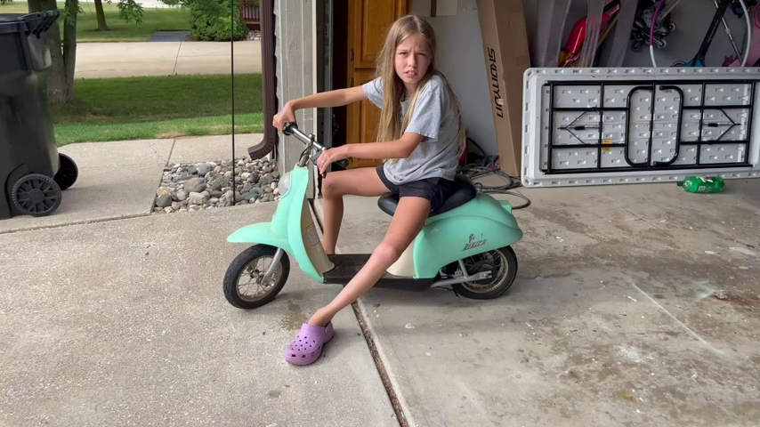 Miniature 24V Electric Kids Ride On Retro Scooter