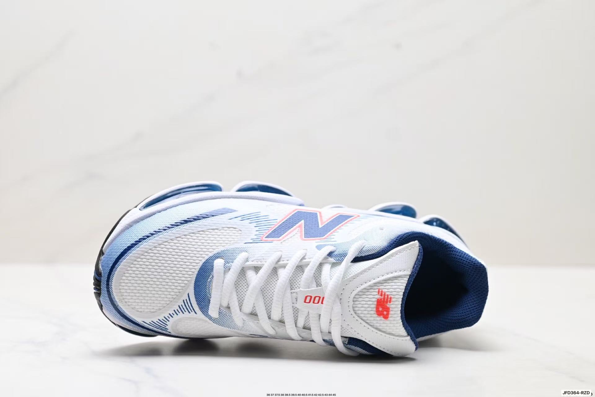 New Balance M2000 sports shoes