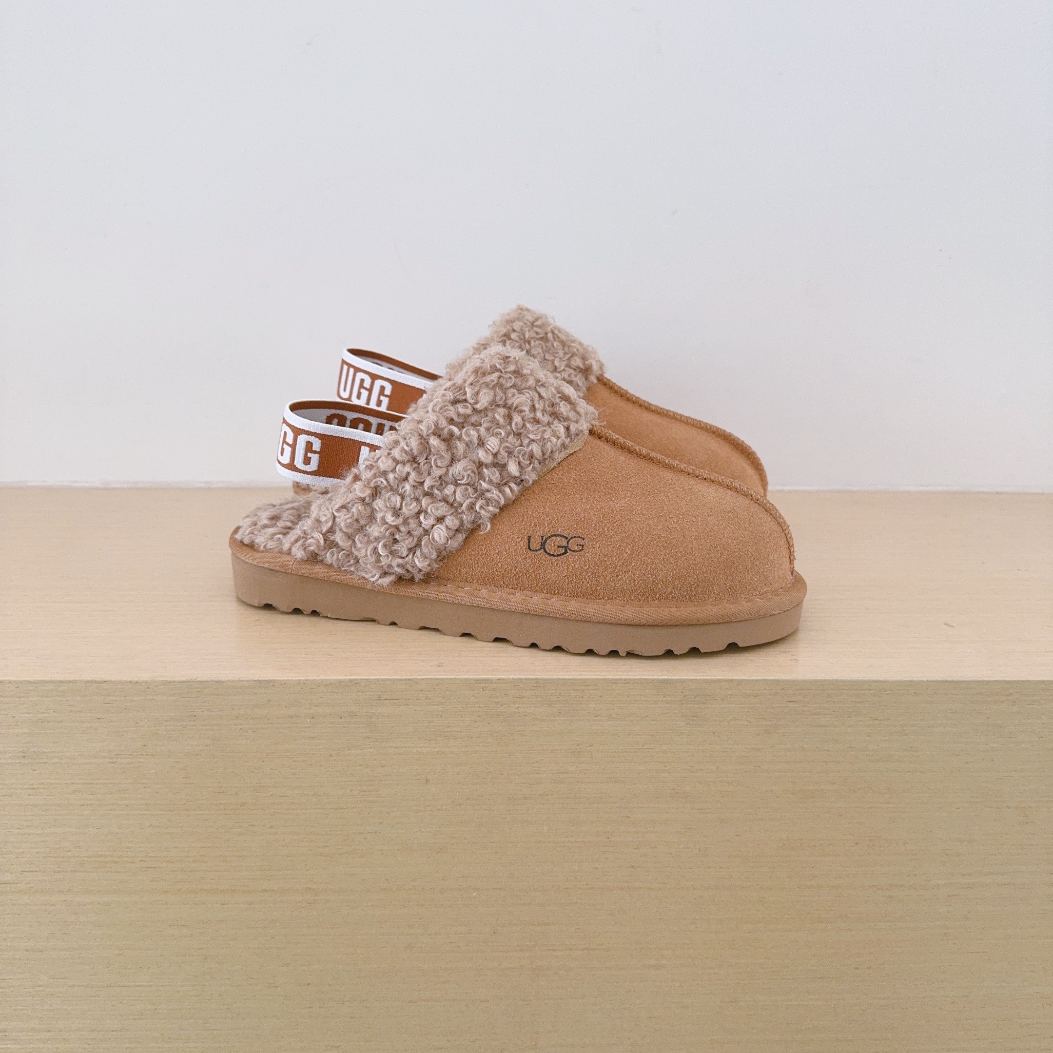 UGG Kids Curly Fleece Star Letter Slippers