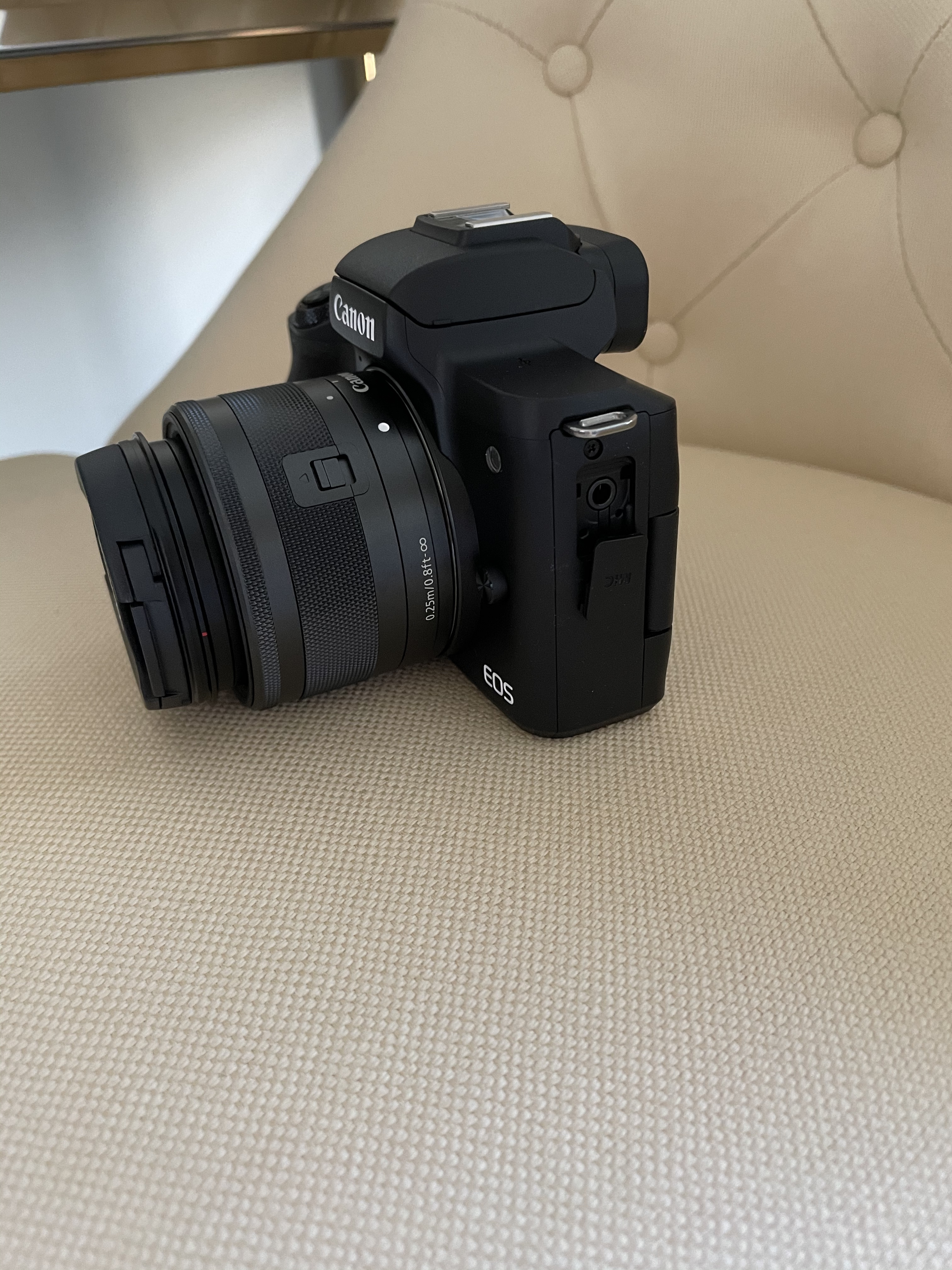Canon EOS M50 Mark II + EF-M 15-45mm is STM Kit White