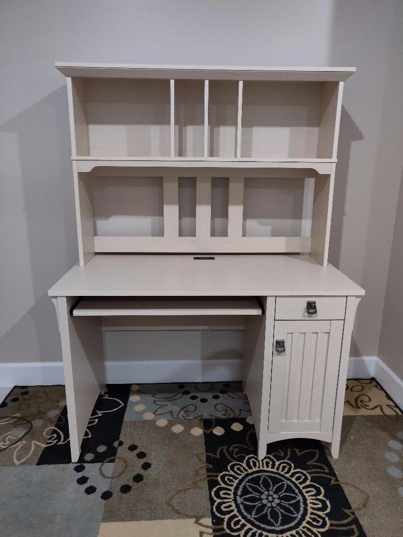 Bush Furniture Salinas Mission Desk with Hutch