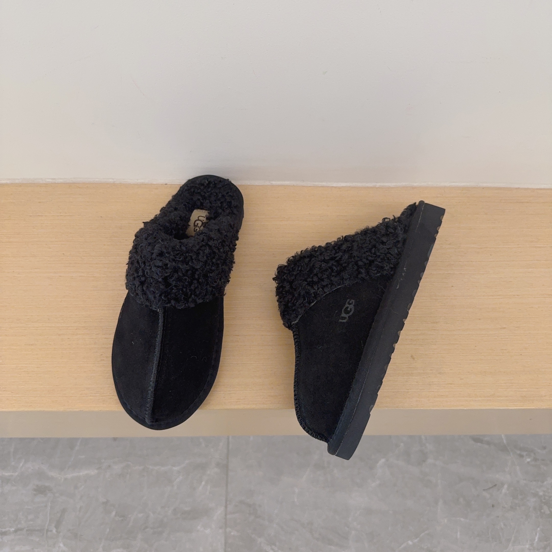 UGG Kids Curly Fleece Star Slippers