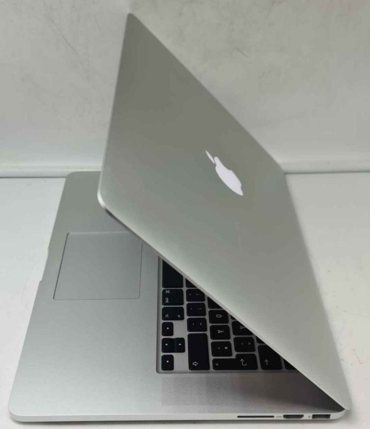 Apple MacBook Pro 15′′ Core i7 2.5GHz, 16GB RAM, 512GB SSD