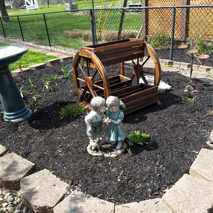 Aldridge Wood Statue Planter