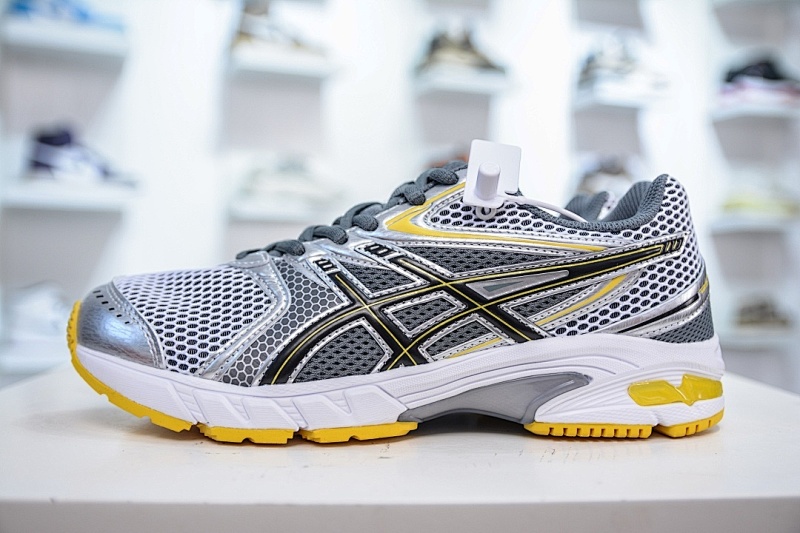ASICS Running Shoes product