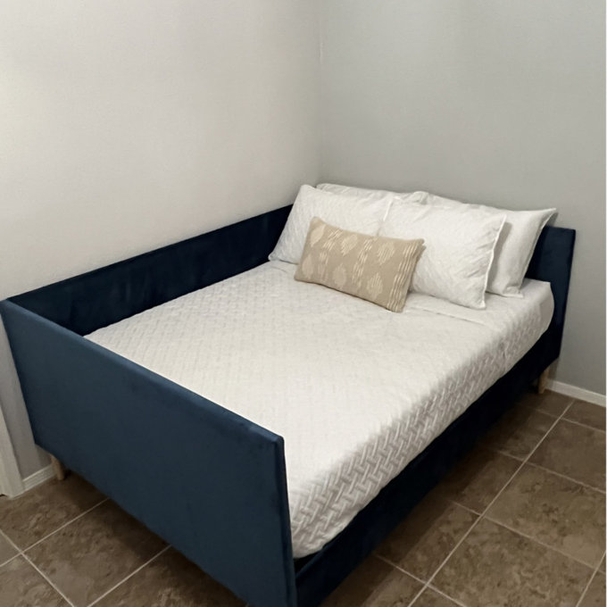 Chadlee Upholstered Daybed