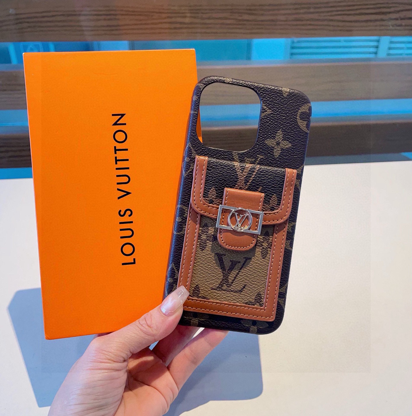 Louis Vuitton Monogram Flip Card Holder Wallet Phone Case