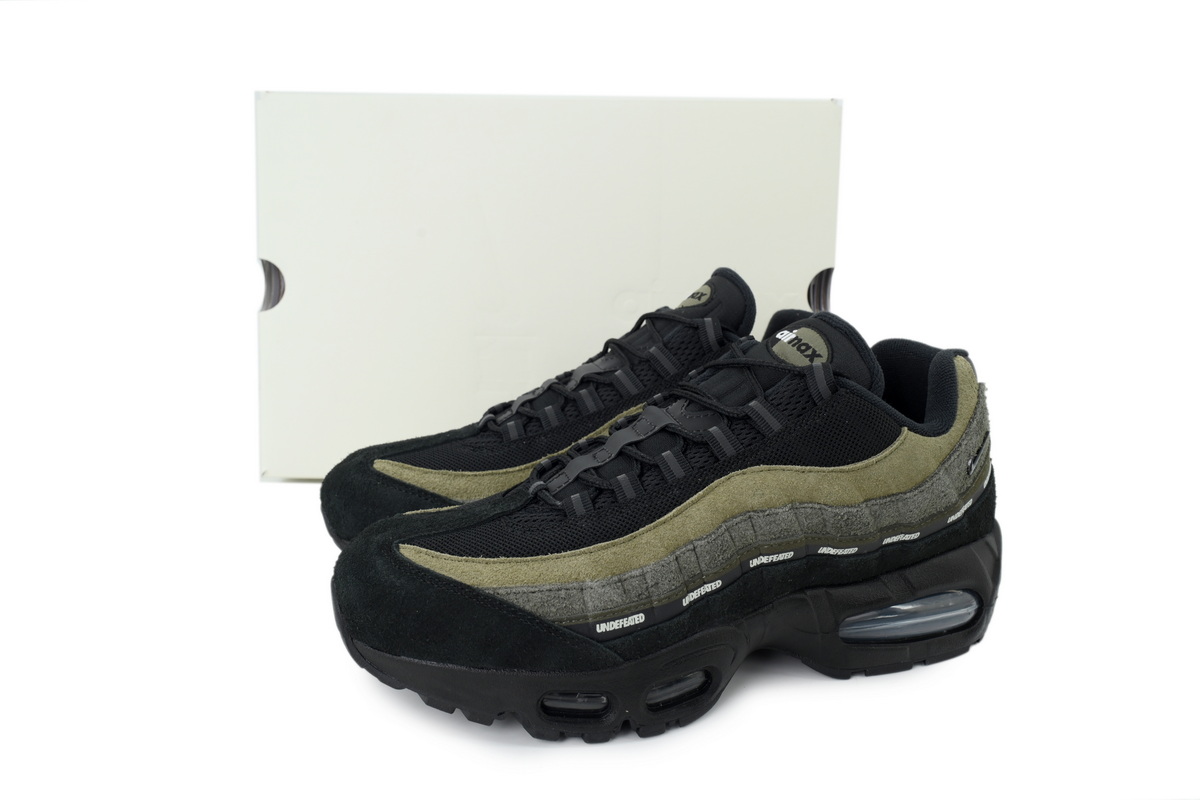 Undefeated x Nike Air Max 95 Medium Olive IB4523-200