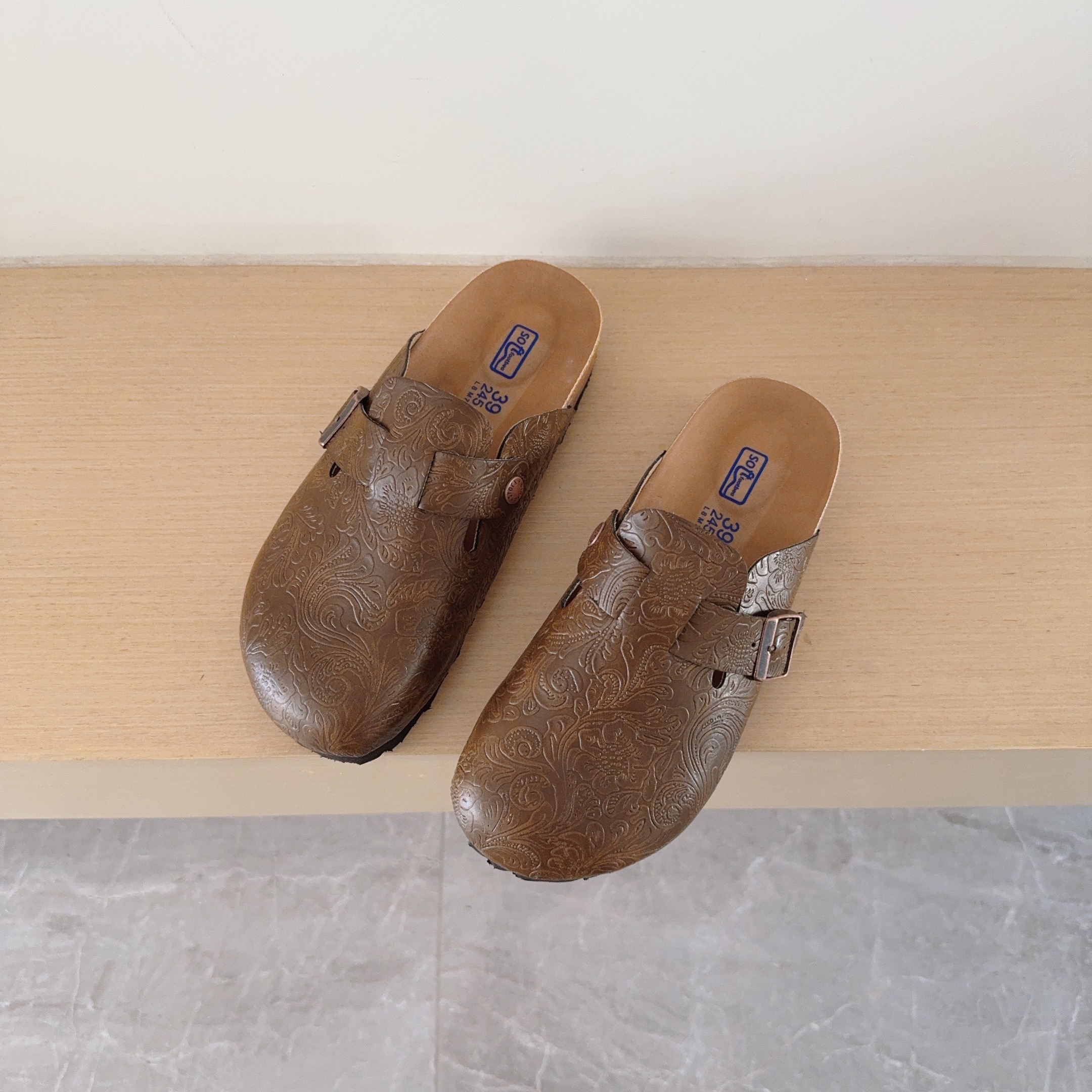 UGG Kids Leather Chevron Series Birken-Style Clogs Adult And Kids