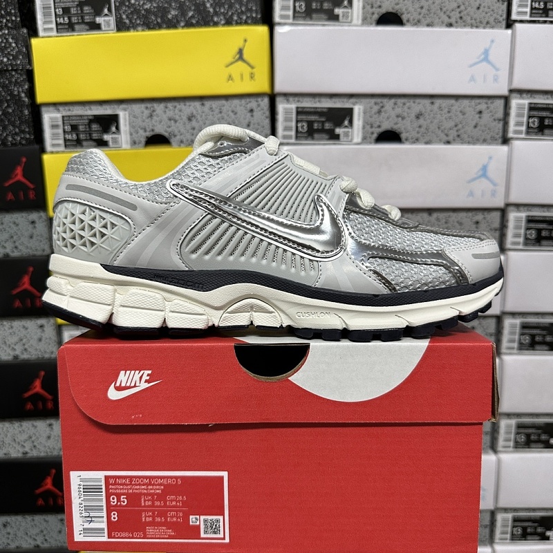 Nike Air Zoom Vomero 5 Sneakers