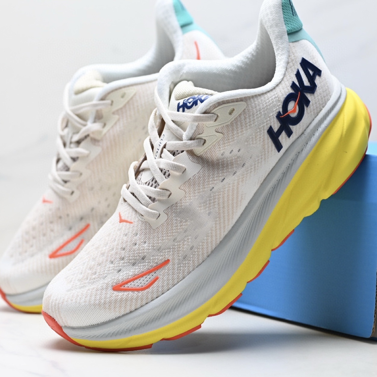 Hoka Clifton 9