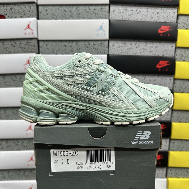 New Balance 1906 Sneakers