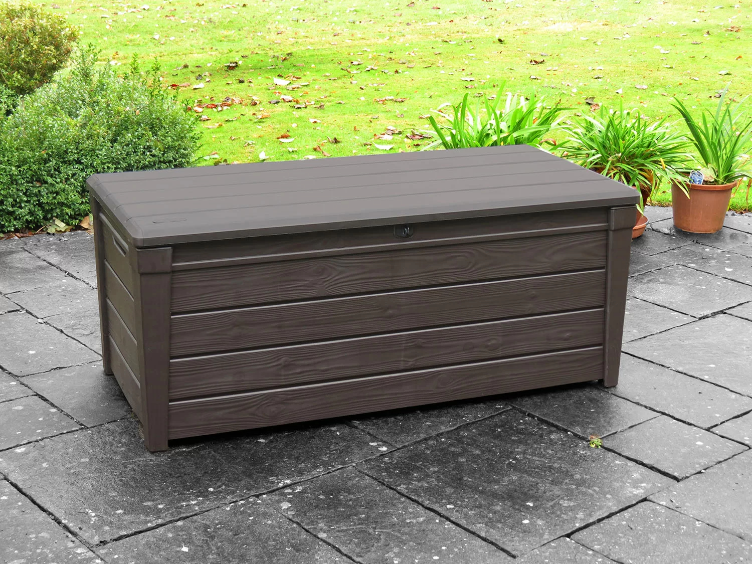 Keter Brightwood 120 Gallon Large Elegant Resin Water Resistant