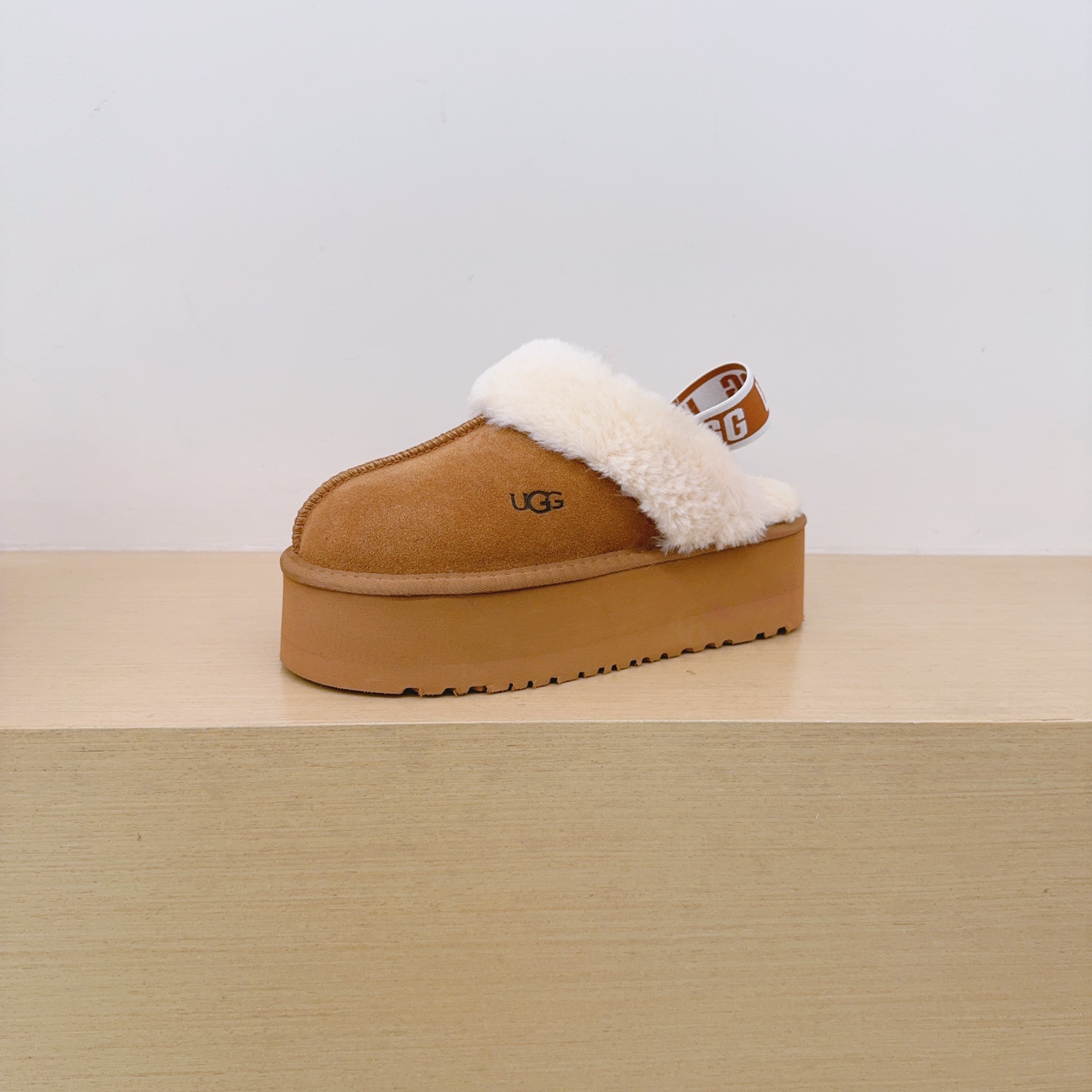 UGG Footwear Style 013