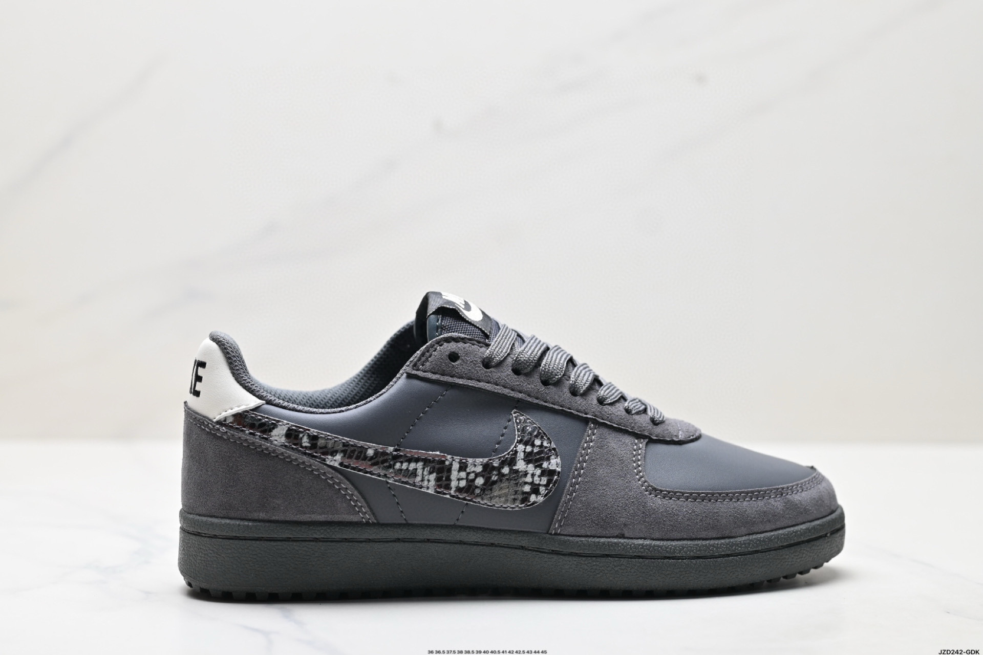 Nike Field General 82