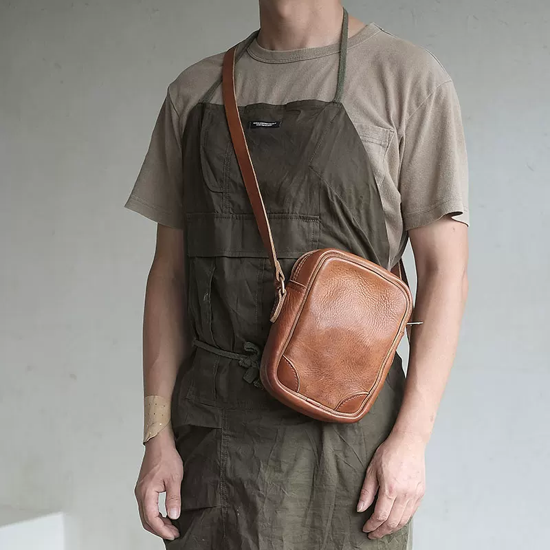 Men's square minimalist zipper shoulder bag