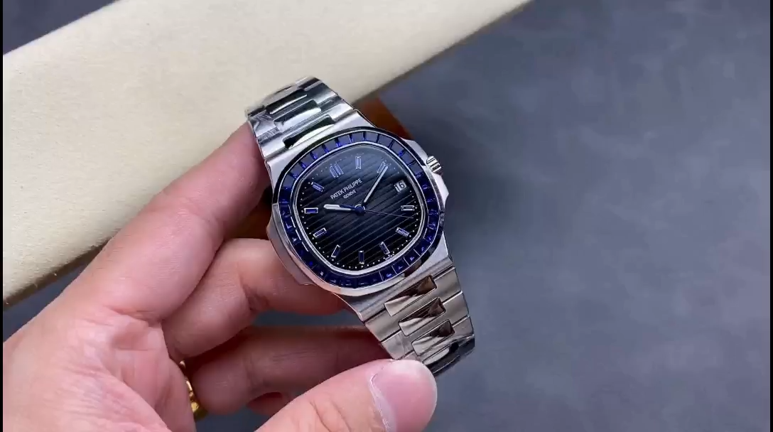 【Super Clone】Patek Philippe Nautilus 5711 111P 001 40MM Replica Watch