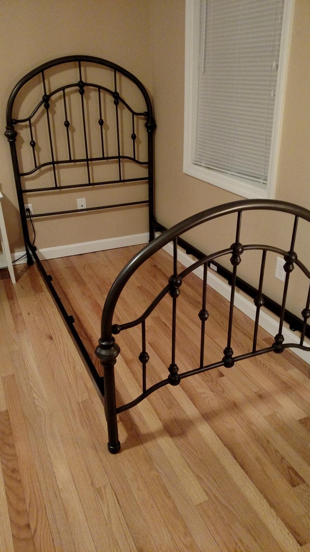 Coaster CO-300407KE Eastern King Bed