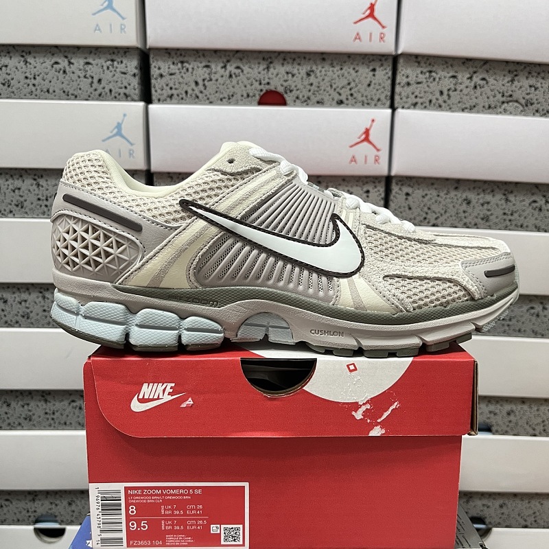 Nike Air Zoom Vomero 5 Sneakers