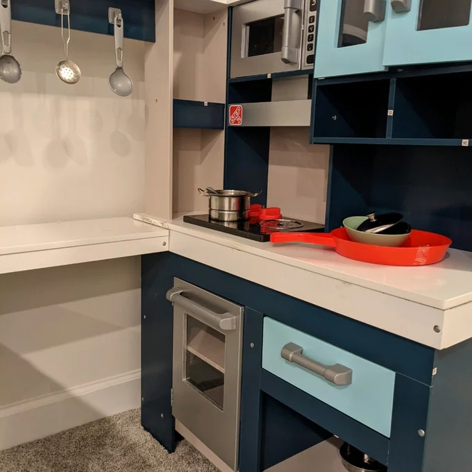 Grand Walk Wood Kitchen Set