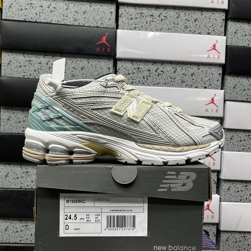 New Balance 1906 Sneakers