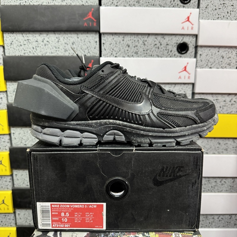 Nike Air Zoom Vomero 5 Sneakers