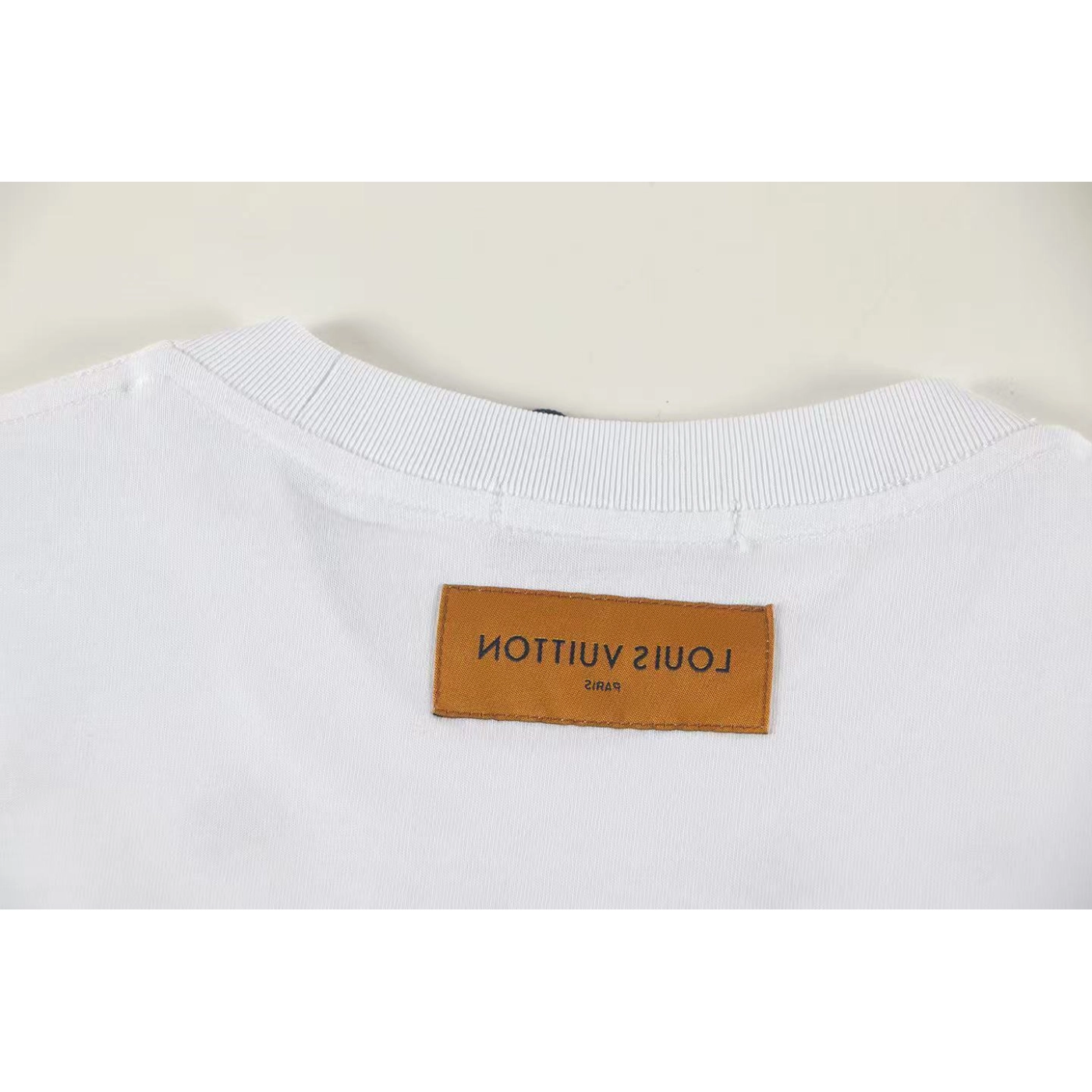 Louis Vuitton T-shirt Z030 Black/White/Khaki