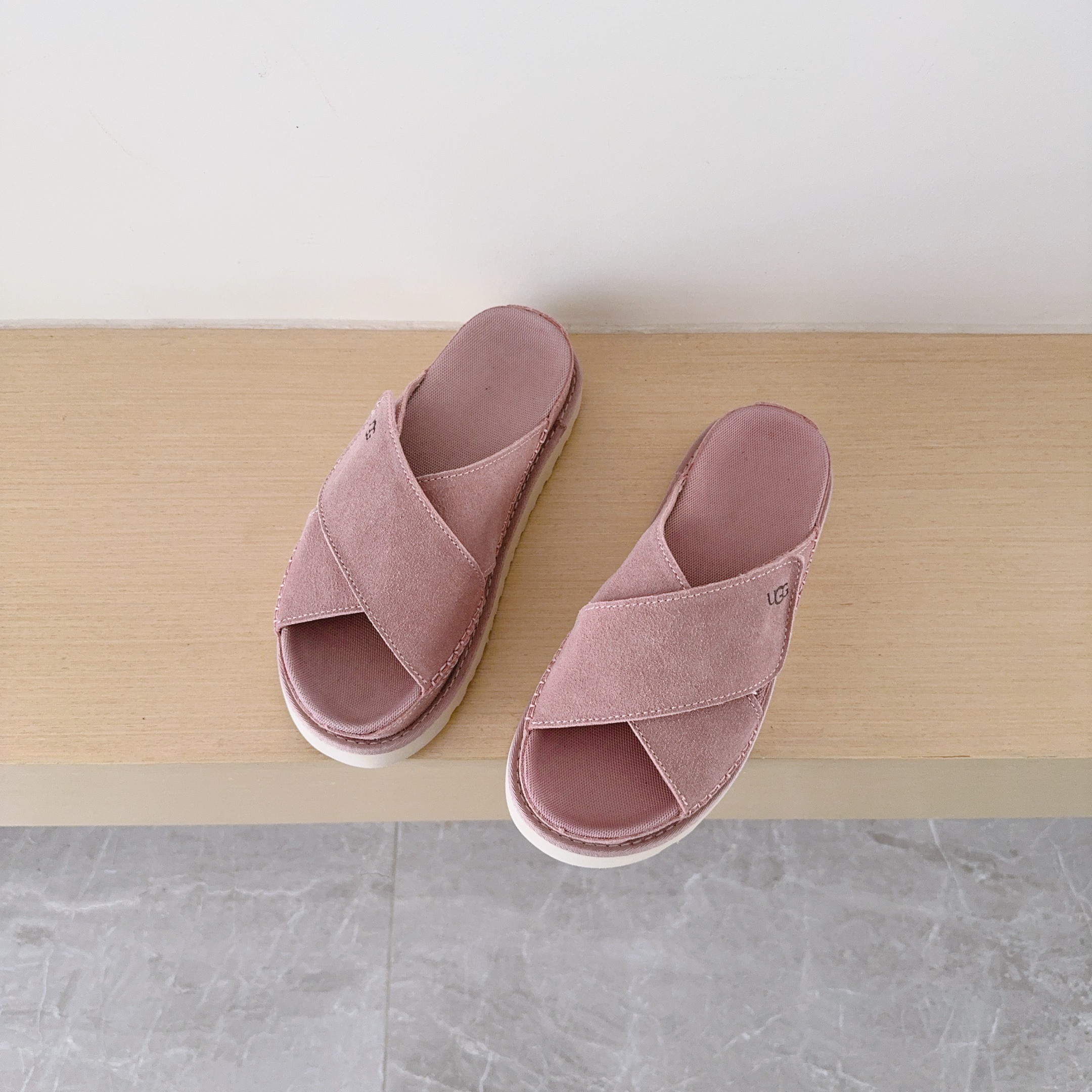 UGG Footwear Style 094