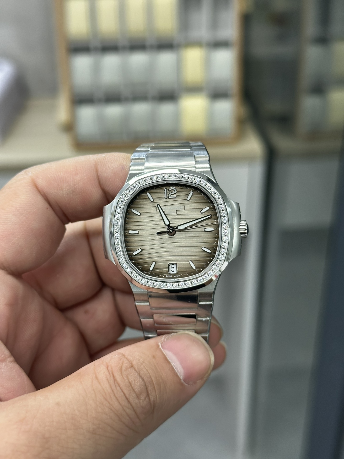 【Super Clone】Patek Philippe Nautilus Automatic Diamond Grey Dial 7118 1200A 011 35.2mm