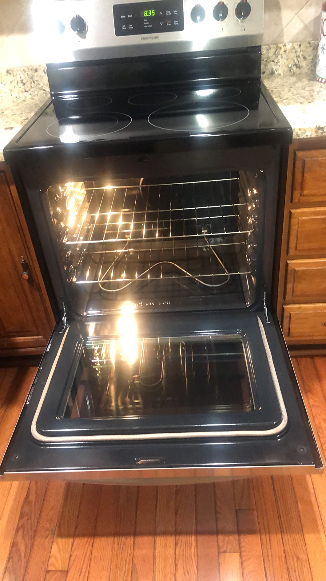 30 Freestanding Electric Range with 5.3 cu. ft. Capacity 2 Oven