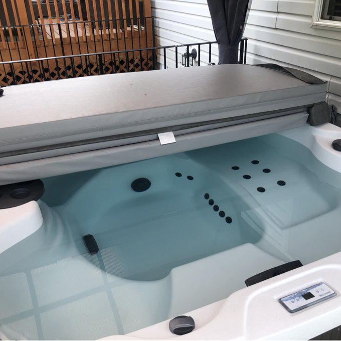 Lifesmart Spas Leganza 6 - Person 90 - Jet Rectangular Hot Tub