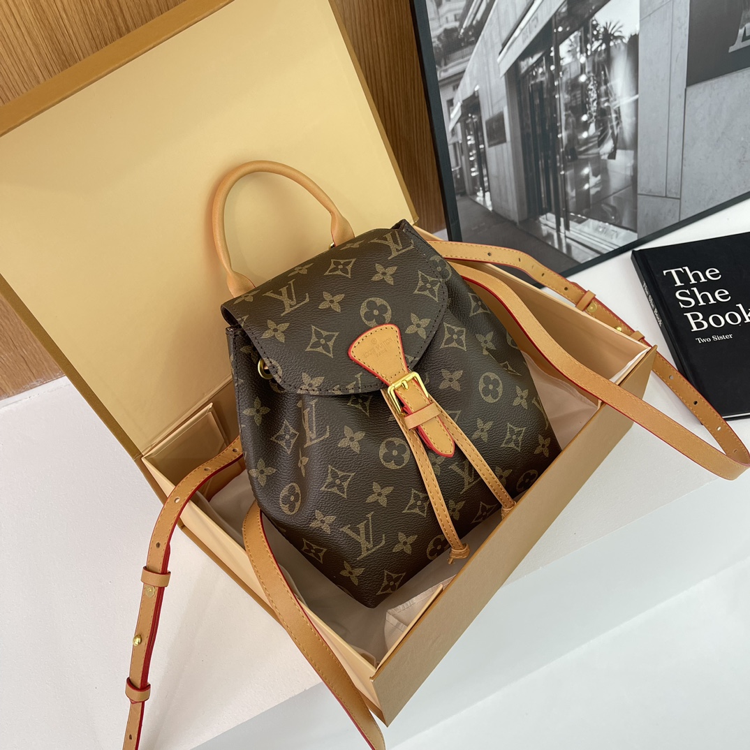 LV Backpack 8A quality