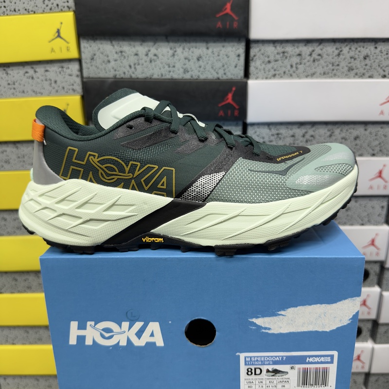 Hoka Speedgoat 7 Sneakers